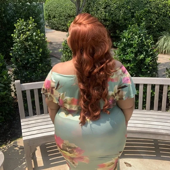 This dress stretches!😍🌺 And you will definitely be complimented. Worn once!❤️ - Picture 3 of 4